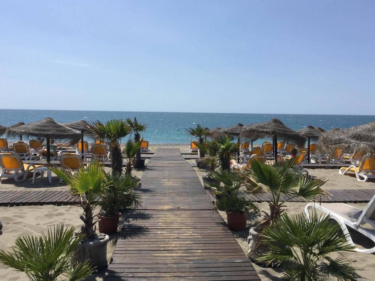 Aparment Neptuno- Located On The Promenade A Few Metres From The Beach. エステポナ エクステリア 写真