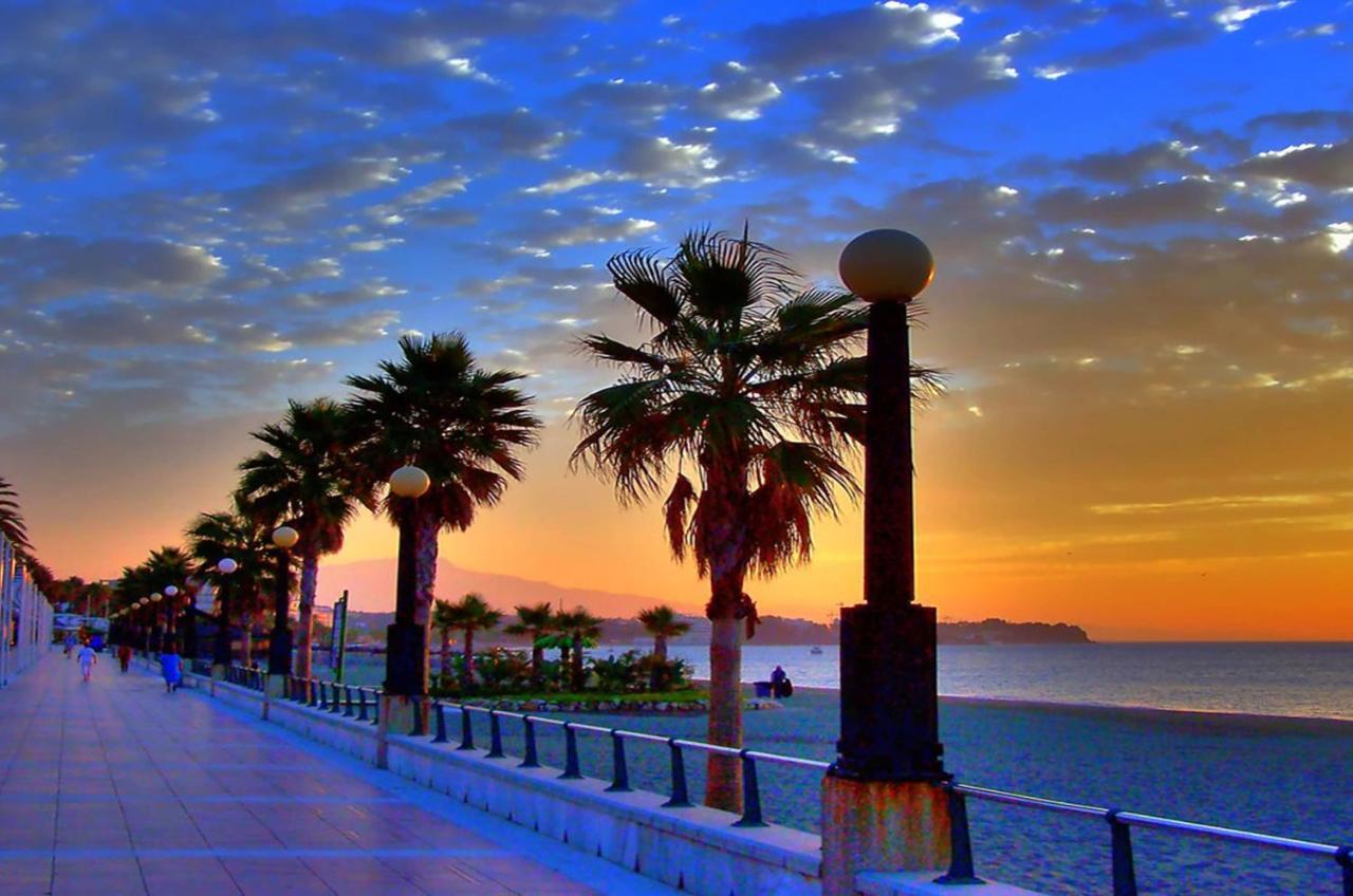 Aparment Neptuno- Located On The Promenade A Few Metres From The Beach. エステポナ エクステリア 写真