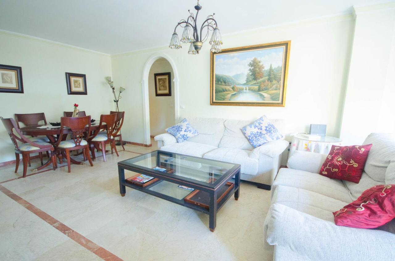 Aparment Neptuno- Located On The Promenade A Few Metres From The Beach. エステポナ エクステリア 写真