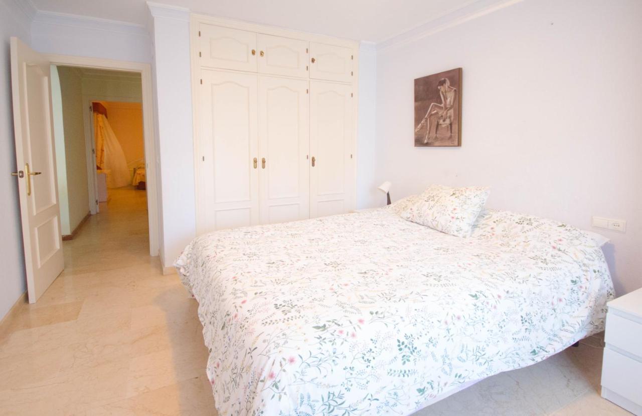 Aparment Neptuno- Located On The Promenade A Few Metres From The Beach. エステポナ エクステリア 写真