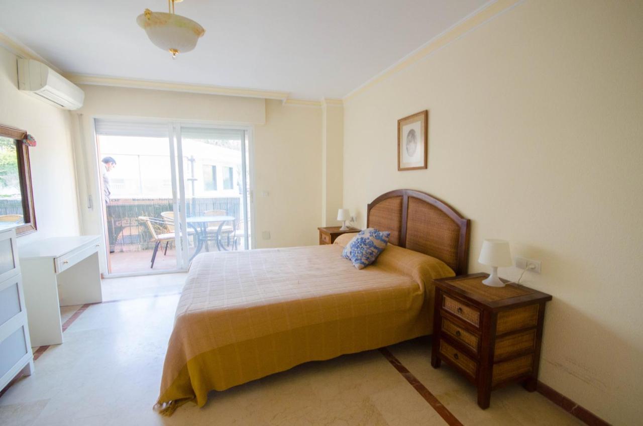 Aparment Neptuno- Located On The Promenade A Few Metres From The Beach. エステポナ エクステリア 写真