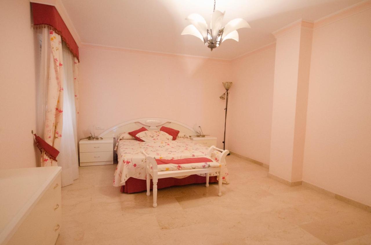 Aparment Neptuno- Located On The Promenade A Few Metres From The Beach. エステポナ エクステリア 写真