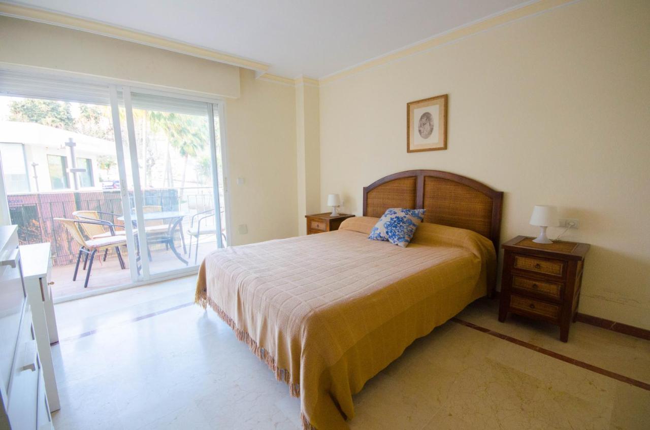 Aparment Neptuno- Located On The Promenade A Few Metres From The Beach. エステポナ エクステリア 写真