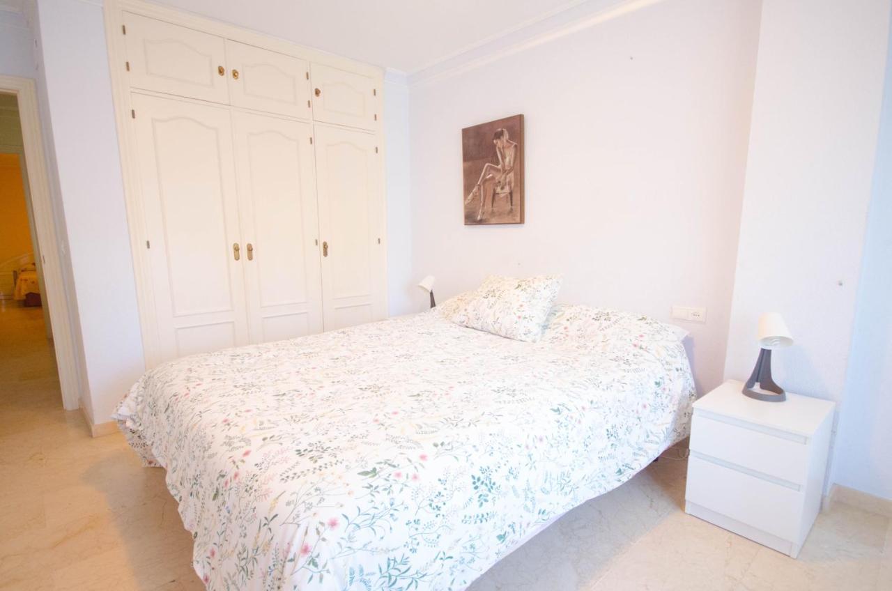 Aparment Neptuno- Located On The Promenade A Few Metres From The Beach. エステポナ エクステリア 写真